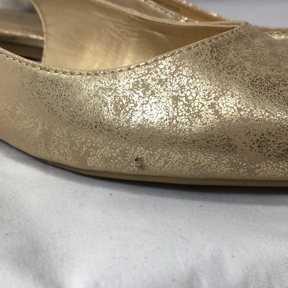 Loft Women’s Gold Flats with Straps Size 9 GREAT Condition - Picture 3 of 10
